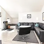 別荘 Nordic Retreat With Private Sauna *